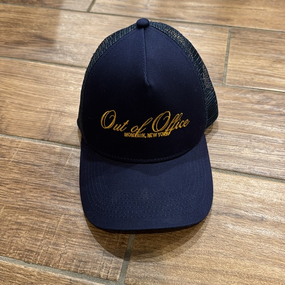 Accessories - Out of office hat